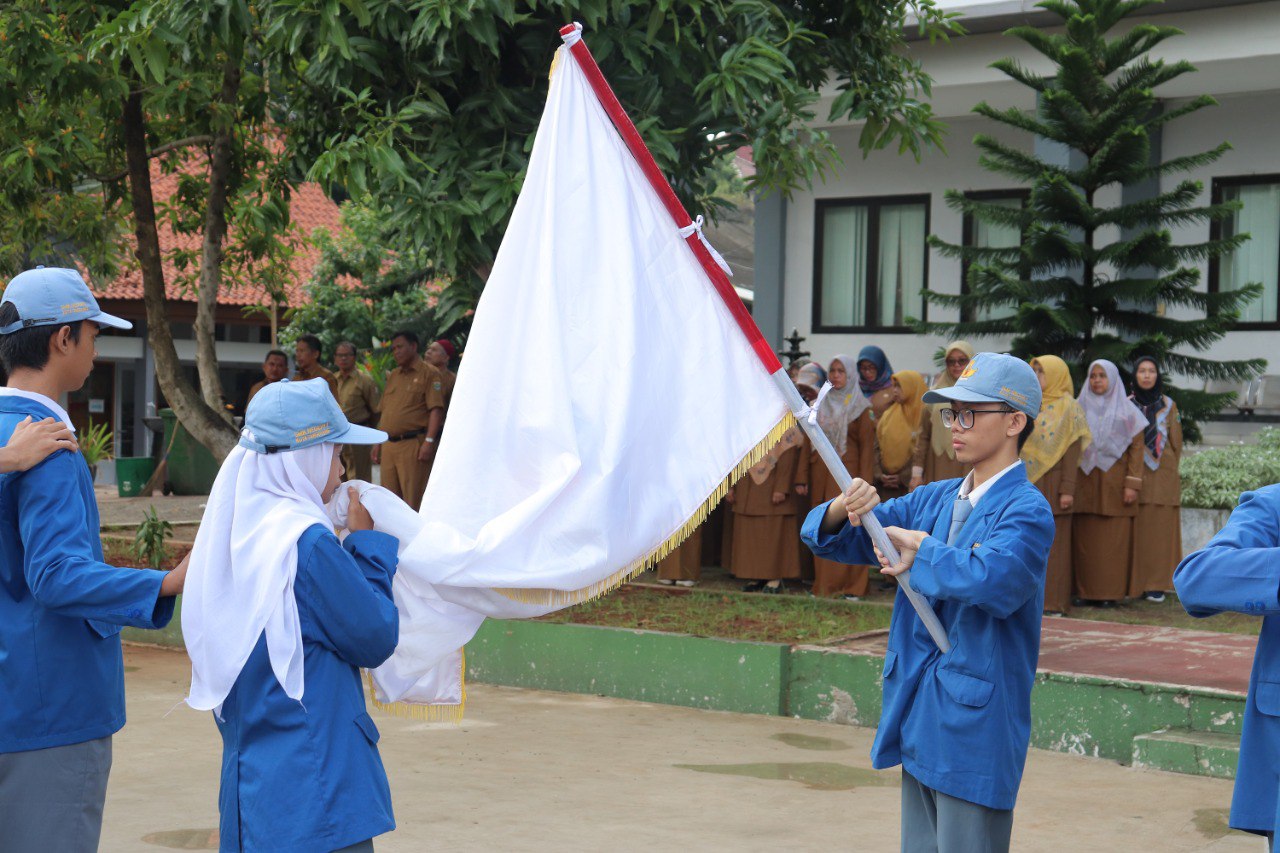 Upacara Bendera dan Pelantikan Ketua OSIS Periode 2024/2025